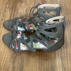 City classified Olive green Strappy gladiator Sandals size 9